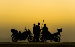 Βάσεις κινητών για μοτοσυκλέτες: Από τα απλά κλιπς και τα Νokia/Ericsson των 00’s στις έξυπνες βάσεις smartphones των 6.5 ιντσών