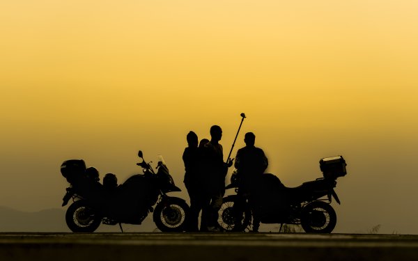 Βάσεις κινητών για μοτοσυκλέτες: Από τα απλά κλιπς και τα Νokia/Ericsson των 00’s στις έξυπνες βάσεις smartphones των 6.5 ιντσών