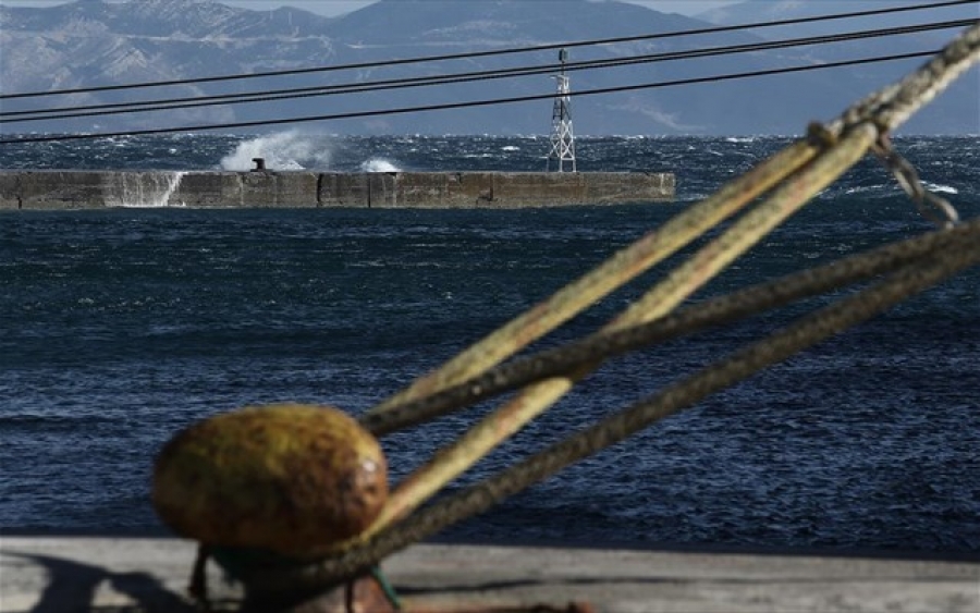 Απαγορευτικό απόπλου: Δεμένα τα πλοία στα λιμάνια της Κεφαλονιάς