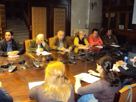Στιγμιότυπα από την χθεσινή συνάντηση στην αίθουσα εκδηλώσεων της ΠΕ Κεφαλονιάς.