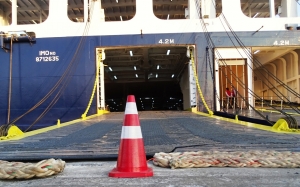 Δεμένα τα πλοία στα λιμάνια αύριο και την Τετάρτη (17/5)