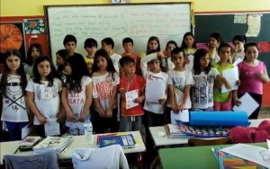 Οι μαθητές του Δημοτικού της Πυλάρου τραγουδούν για τα... συναισθήματα (VIDEO)