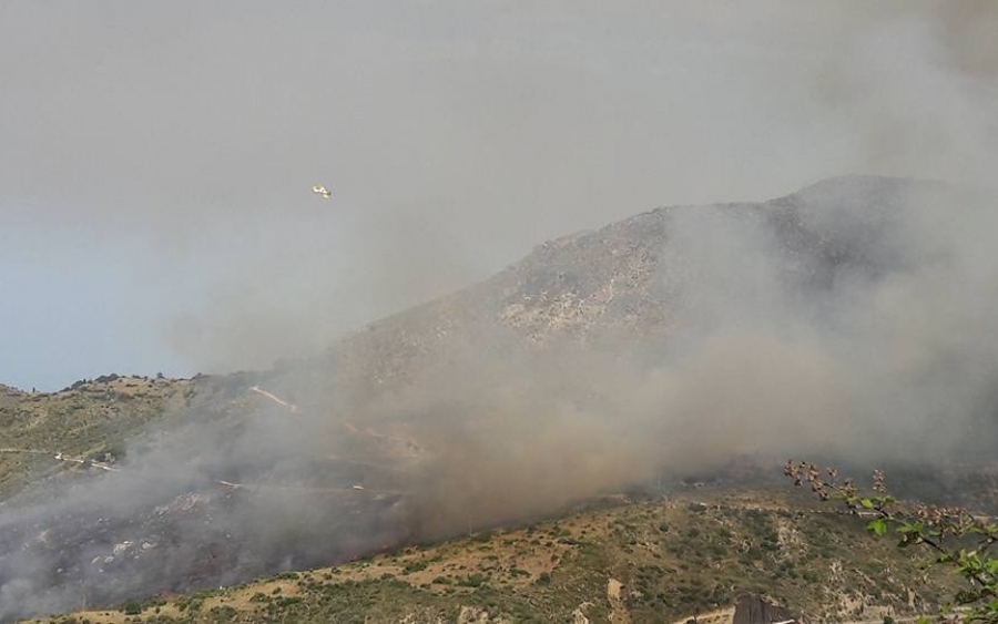 Υπό έλεγχο η μεγάλη πυρκαγιά στην Αγία Ειρήνη (ανανεωμένο - εικόνες)