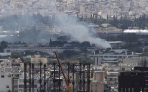 Μεγάλη φωτιά σε προαύλιο χώρο μεταφορικής εταιρίας στο Βοτανικό