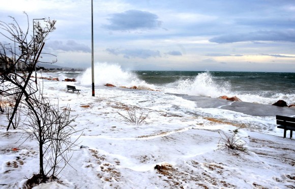 Φάληρο όπως... Μαϊάμι: Το εντυπωσιακό πέρασμα της κακοκαιρίας απ' την Αθήνα (εικόνες)