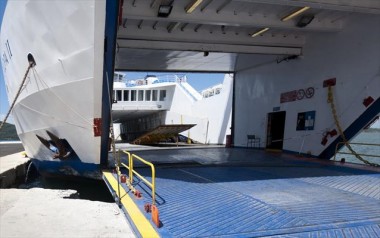 Πρόσκρουση πλοίου στον λιμενοβραχίονα της Ζακύνθου