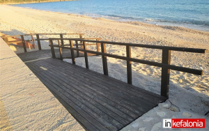 Τοποθετήθηκε η ράμπα πρόσβασης ΑμέΑ στην παραλία του Λουρδά