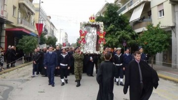 Πλήθος πιστών στη λιτανεία για τον Άγιο Ανδρέα στην Πάτρα (εικόνες/video)