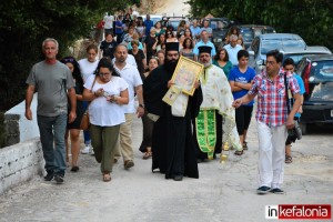 Εμφανίστηκαν τρία φιδάκια της Παναγίας στα Αργίνια – Τελέστηκε το απόγευμα η παράκληση (εικόνες + video)
