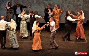 Mια μοναδική χορευτική "στιχομυθία" επί σκηνής για τις αλησμόνητες πατρίδες, από τους υπέροχους ''Κεφαλλήνες'' (εικόνες/video)