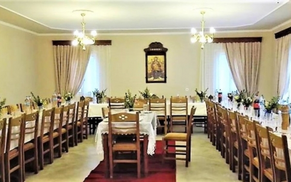 Λειτουργία στον ναό της Παναγίας Δραπανιώτισσας στον οικισμό Μοναστηράκι στο Πυργί