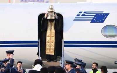 Στην Ελλάδα το Άγιο Φως: Με ειδικές πτήσεις σε όλη τη χώρα