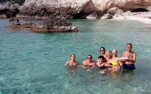 Ατρόμητοι! Οι χειμερινοί κολυμβητές των Χαβδάτων έκοψαν την πίτα τους στα Λαγκαδάκια! (εικόνες)