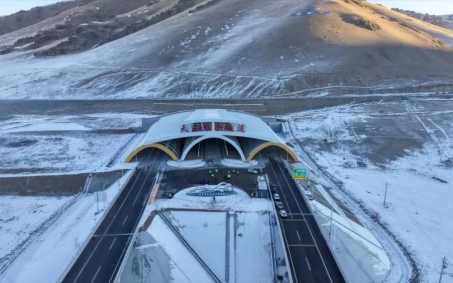 Ένα μεγάλο θαύμα της μηχανικής: Η Κίνα ολοκλήρωσε την πιο μακριά σήραγγα αυτοκινητοδρόμου στον κόσμο μήκους 22,13 χλμ