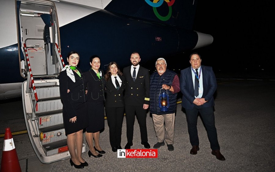 Εικόνες από την άφιξη του Αγίου Φωτός στην Κεφαλονιά