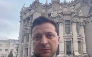 Νέο μήνυμα Ζελένσκι: «Δεν καταθέσαμε τα όπλα – Υπερασπιζόμαστε την πατρίδα μας» - Απέρριψε την πρόταση φυγάδευσης των ΗΠΑ