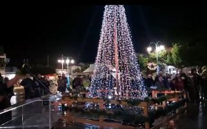 Άναψε το Χριστουγεννιάτικο δέντρο στο Ληξούρι (video)