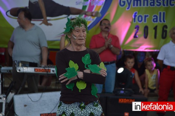 Είναι 84 χρονών και είναι ο μεγαλύτερος σε ηλικία συμμετέχων στο Φεστιβάλ «Γυμναστική για όλους Άννα Πολλάτου»