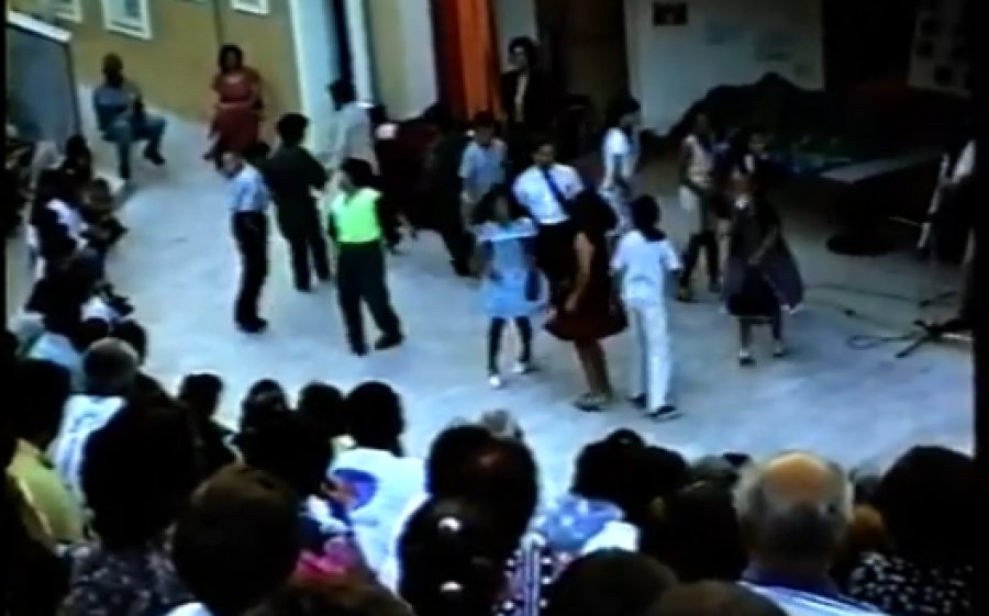 Αποχαιρετιστήρια καλοκαιρινή γιορτή στο Δημοτικό Σχολείο του Πόρου στο μακρινό 1996