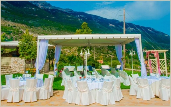 Μεσημέρι Κυριακής στο "Andromeda" στα Βλαχάτα