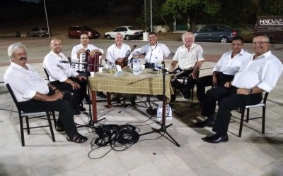Όμορφη βραδιά με καντάδες στα Ομαλά (εικόνες)