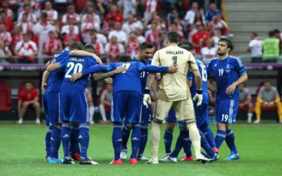 Με μαύρο περιβραχιόνιο θα παίξει η Εθνική