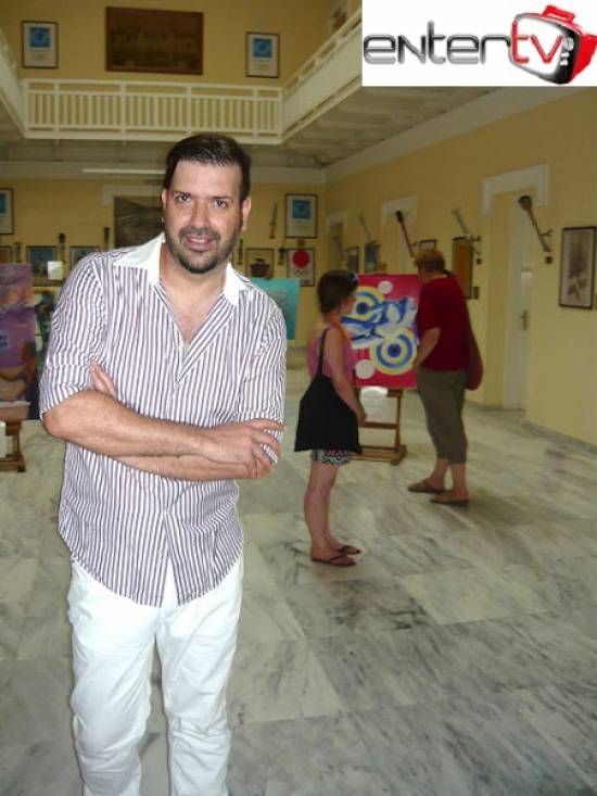 Ο Μιχαήλ Ρωμανός στο Enter TV μας ξεναγεί στην έκθεση του στο Καλλιμάρμαρο!