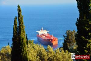 Τετ-α-τετ δεξαμενόπλοιο – Λουρδάς! (εικόνες)