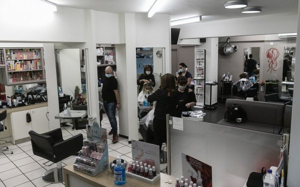 Δεν θα ανοίξουν τα καταστήματα περιποίησης νυχιών, μόνο τα κομμωτήρια - Οι διευκρινίσεις Γεωργιάδη για το click away