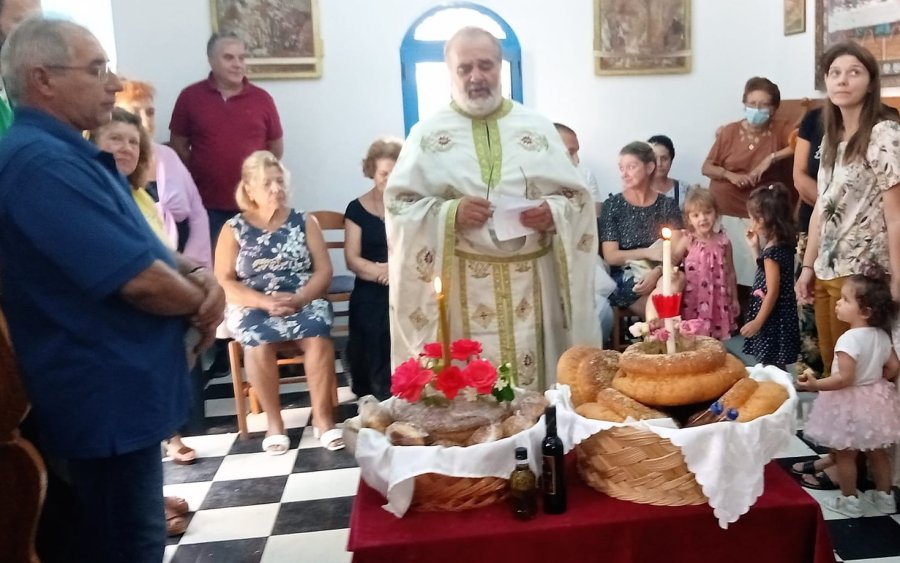 Τελέσθηκε Θεία Λειτουργία στο εκκλησάκι του Αγιου Νικολάου στη ράχη Κεραμειές (εικόνες)