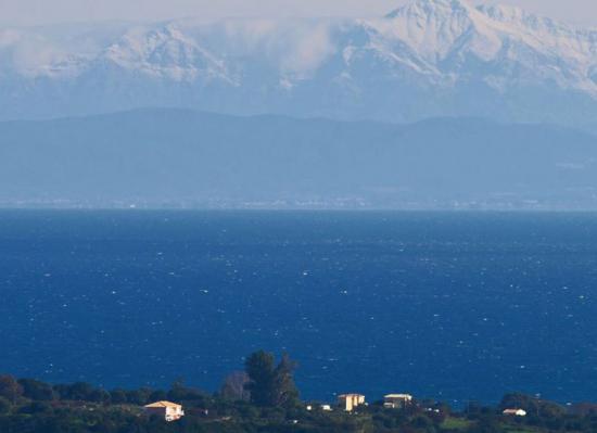 Νιώθοντας το τσουχτερό κρύο - Εντυπωσιακά ενσταντανέ από τη Σκάλα (εικόνες)
