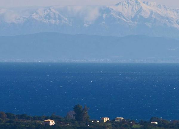 Νιώθοντας το τσουχτερό κρύο - Εντυπωσιακά ενσταντανέ από τη Σκάλα (εικόνες)