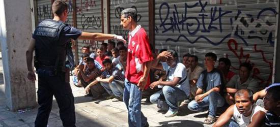 «Σκούπα» της ΕΛ.ΑΣ στο κέντρο – Απομακρύνουν παράνομους μετανάστες