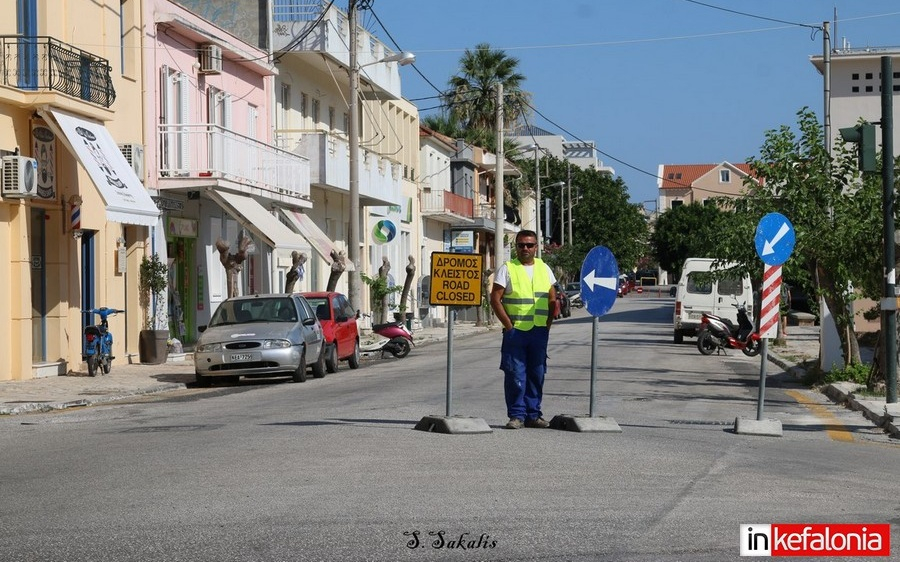 Ξεκίνησαν τα έργα ασφαλτόστρωσης στο Αργοστόλι! Προσοχή στους κλειστούς δρόμους (εικόνες)