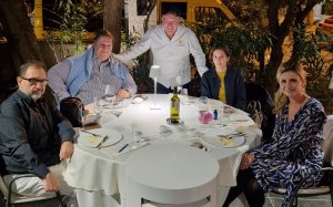 Κρασιά από 7 οινοποιεία της Κεφαλονιάς συνόδευσαν το μενού του Έκτορα Μποτρίνι και του Νίκου Μπίλλη (εικόνες)