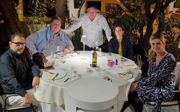 Κρασιά από 7 οινοποιεία της Κεφαλονιάς συνόδευσαν το μενού του Έκτορα Μποτρίνι και του Νίκου Μπίλλη (εικόνες)