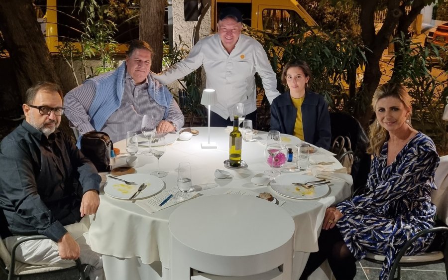 Κρασιά από 7 οινοποιεία της Κεφαλονιάς συνόδευσαν το μενού του Έκτορα Μποτρίνι και του Νίκου Μπίλλη (εικόνες)