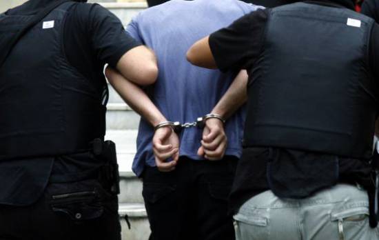 Δίωξη σε βαθμό κακουργήματος για τους τρεις συλληφθέντες των Μαυράτων – Φίμωσαν με ταινία και αναισθητικό σπρέι την ηλικιωμένη  