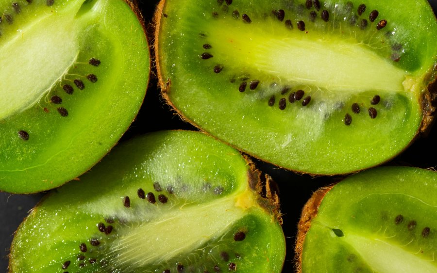 Ακτινίδιο: Το φρούτο που χαρίζει καλύτερο ύπνο και νεανικό δέρμα