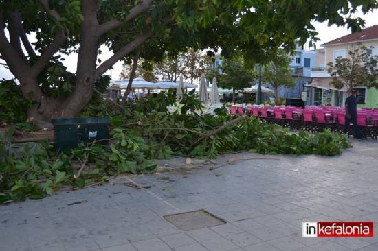 Το Ληξούρι μετρά «πληγές» από το χθεσινό μπουρίνι (εικόνες)