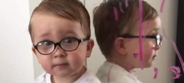 Viral: Η επική δικαιολογία 2χρονου στη μητέρα του -Ποιος λέρωσε τον καθρέφτη [βίντεο]