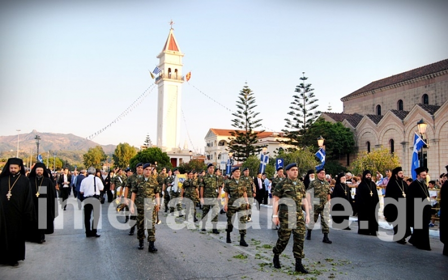 ΖΑΚΥΝΘΟΣ | Η περιφορά του Αγίου Διονυσίου στο Ναό | Προεξήρχε ο Οικουμενικός Πατριάρχης (εικόνες)