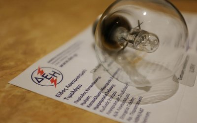 Επιδότηση στους λογαριασμούς ρεύματος τον Απρίλιο – Επιστολή Σκρέκα στις εταιρείες