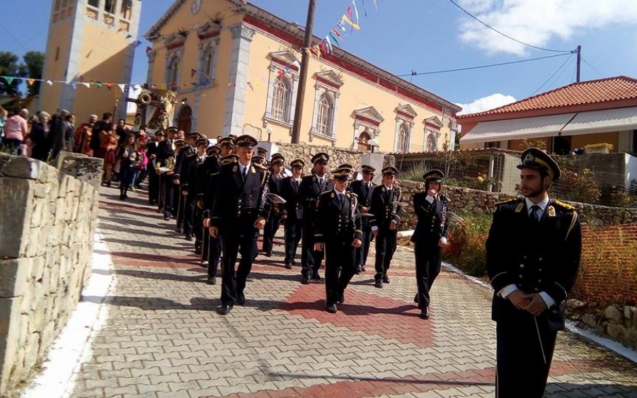 Η περιφορά του Θρόνου της Ζωοδόχου Πηγής στα Μονοπωλάτα (εικόνες)