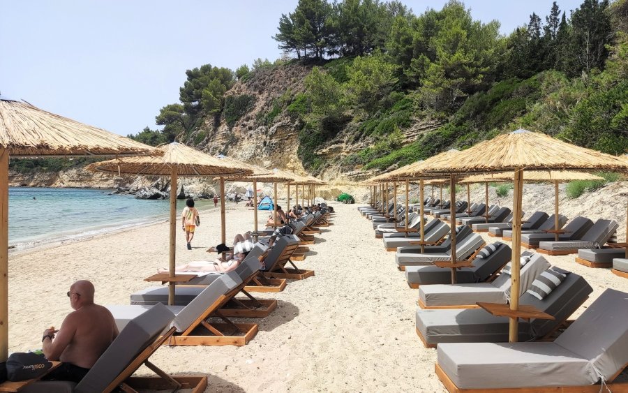 Ξεκίνησε η λειτουργία της οργανωμένης παραλίας στο Τραπεζάκι