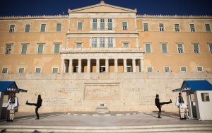 Αποφασισμένη η κυβέρνηση να βάλει stop στις διαδηλώσεις στον Άγνωστο Στρατιώτη