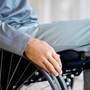 «Καταδικάζουν στην απομόνωση τα άτομα με αναπηρία»