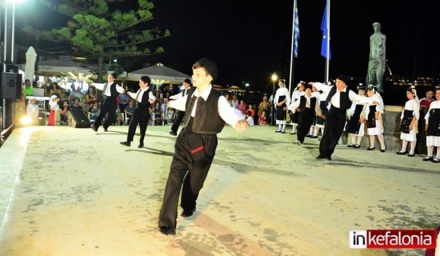 Όμορφη μουσικοχορευτική εκδήλωση στην Σάμη από τον «Αιγιαλό» (εικόνες + video)