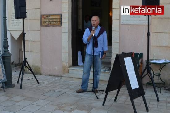 Παράσταση διαμαρτυρίας στο δημοτικό συμβούλιο απο την Πρωτοβουλία για την στήριξη της &quot;Καμπάνας&quot;