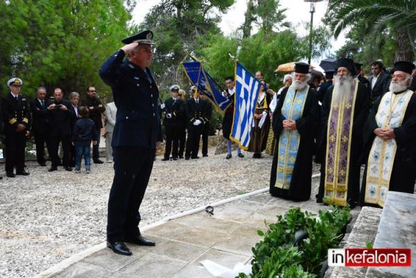 Η δοξολογία στην Μητρόπολη, η επιμνημόσυνη δέηση και οι καταθέσεις στεφάνων στο Νάπιερ (εικόνες)